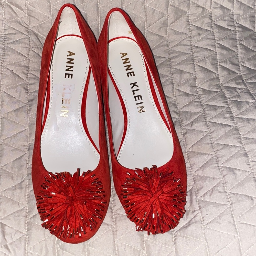 Incline, red sweet with gold accent, size 8 shoe heel 1 1/2 inch
